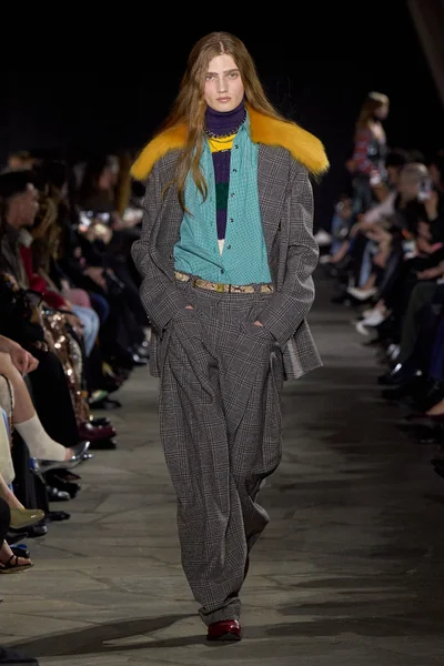 Look 30